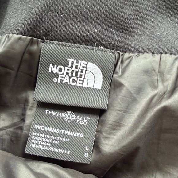 The North Face Women's Black Quilted Mini Skirt - Picture 3 of 4